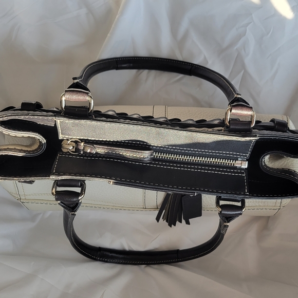 COACH Hampton white pebbled leather with black accents M1063-F13084 - Picture 4 of 8